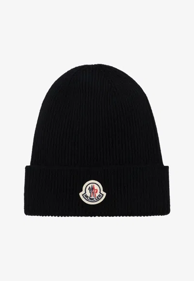Moncler Logo Patch Ribbed Wool Beanie In Black