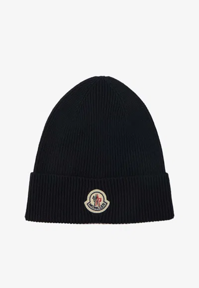 Moncler Logo Patch Ribbed Wool Beanie In Navy