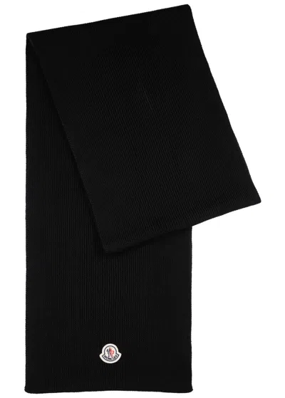 Moncler Logo Ribbed Wool Scarf In Black
