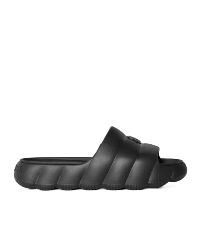Moncler Logo Slippers In Black
