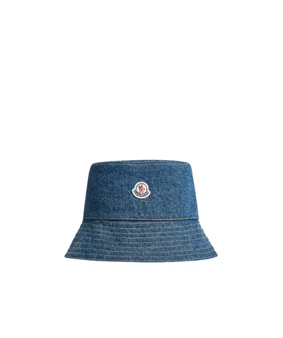 Moncler Logo Sticker Fisherman Hat In Blue