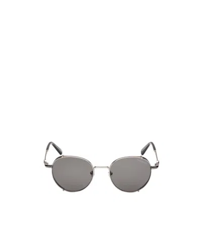 Moncler Logo Sunglasses In Gray