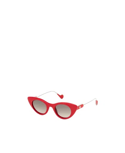 Moncler Logo Sunglasses In Red
