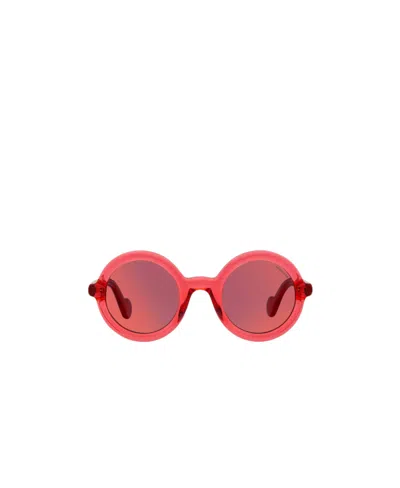 Moncler Logo Sunglasses In Red