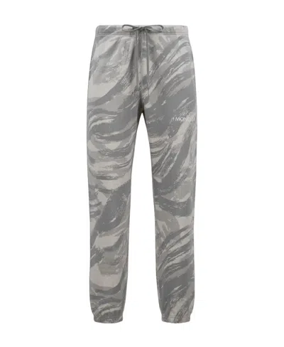 Moncler Logo Sweatpants In Gray