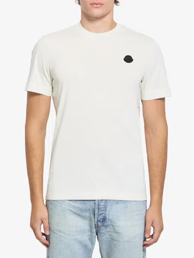 MONCLER LOGO TSHIRT IN COTTON. CHIEDI A CHAT GPT