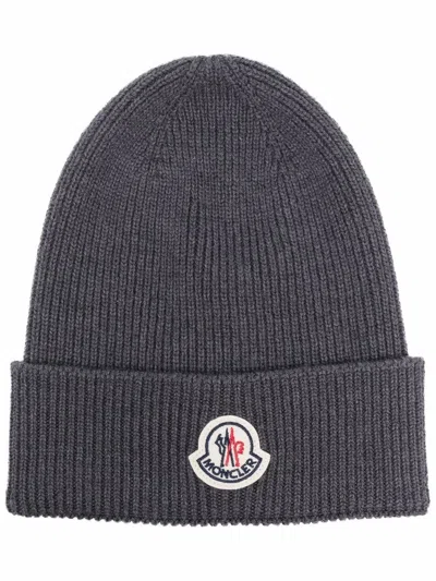 Moncler Logo Wool Beanie In Gray