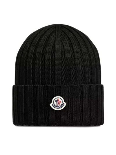 Moncler Logo Wool Beanie In Nero