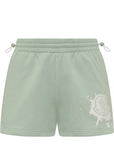 Moncler Logo-embellished Casual Shorts In Green