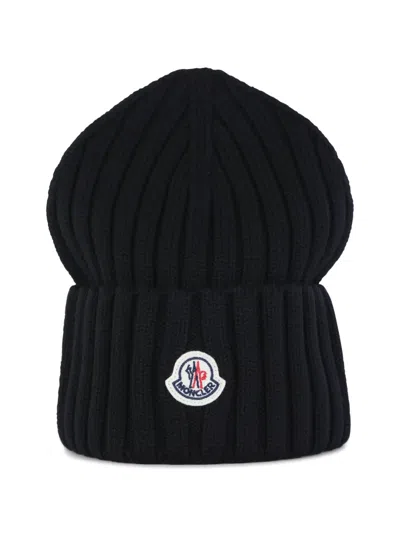 Moncler Logo-patch Ribbed Beanie Hat In Black