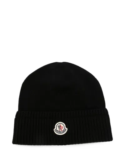 Moncler Logo-patch Ribbed-knit Beanie Hat In Black