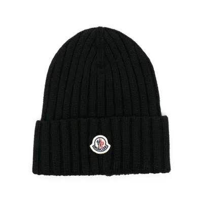 Moncler Logo-patch Ribbed-knit Beanie Hat In Black