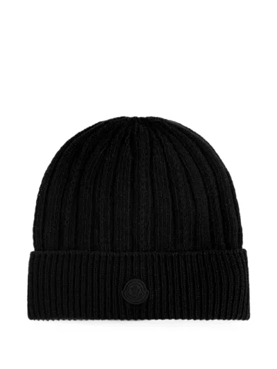 Moncler Logo-patch Ribbed-knit Beanie Hat In Black