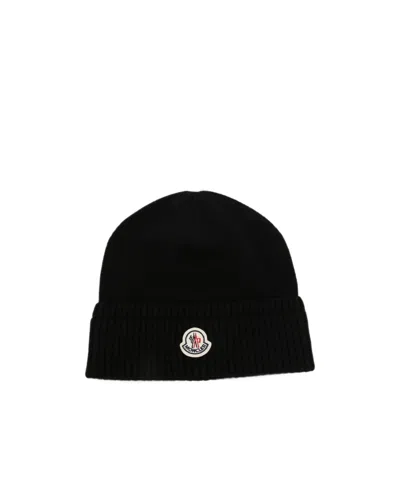 Moncler Logo-patch Ribbed-knit Beanie Hat In Red