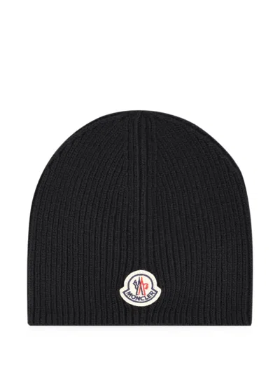 Moncler Logo-patch Ribbed-knit Beanie Hat In Black