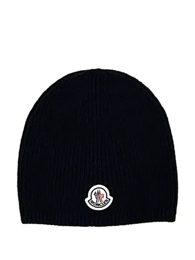 Moncler Logo-patch Ribbed-knit Beanie Hat In Black