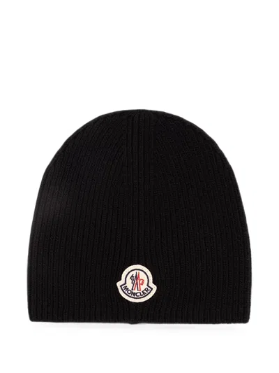 Moncler Logo-patch Ribbed-knit Beanie Hat In Black