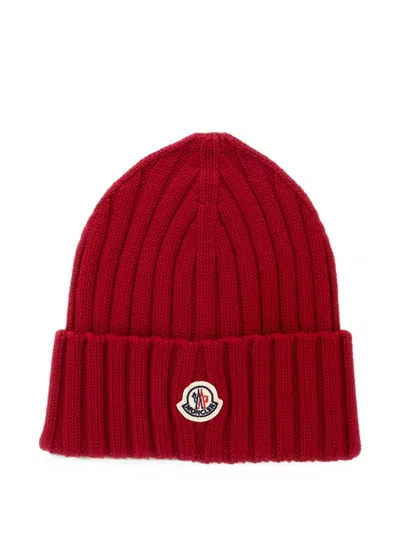 MONCLER LOGO-PATCH RIBBED-KNIT BEANIE HAT