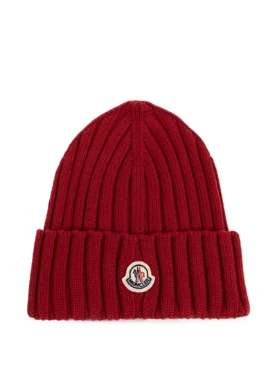 MONCLER MONCLER LOGO-PATCH RIBBED-KNIT BEANIE HAT