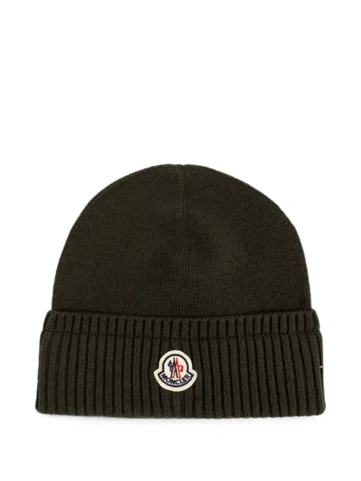Moncler Logo-patch Ribbed-trim Beanie Hat In Green