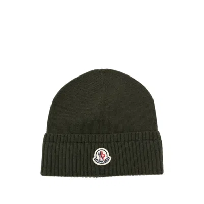 Moncler M4281 Virgin Wool And Cashmere Knit Beanie In Green