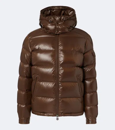 Moncler Maya Hooded Short Down Jacket In Brown