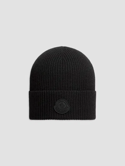 Moncler Men's Beanie Hat In Wool In Black