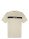 Moncler T-shirt In Cotone Con Logo Gommato In Natural