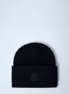 Moncler Men Logo Motif Beanie Hat In Black