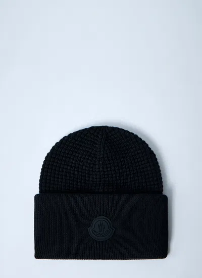 Moncler Men Logo Motif Beanie Hat In Black