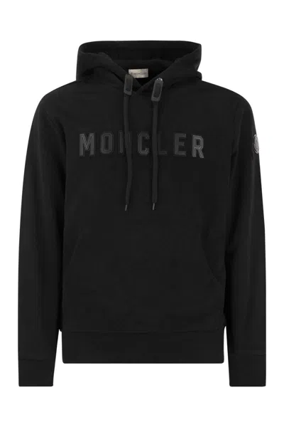 MONCLER MEN'S LOGO-PRINTED COTTON HOODIE FOR SS24