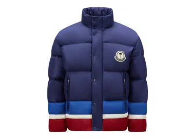 Pre-owned Moncler Men's  X Palm Angels Denneny Short Down Jacket In Blue/burgundy/white