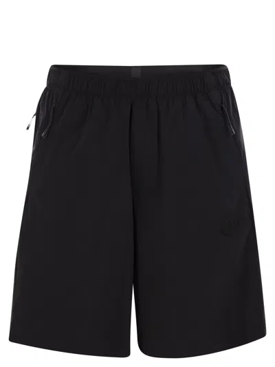 Moncler Men Shorts With Logo Patch In Black