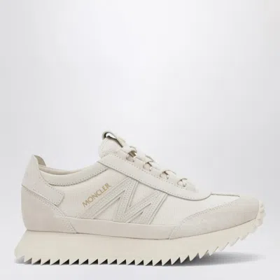 Moncler Pacey2 Sneaker In Beige Canvas And Leather In White