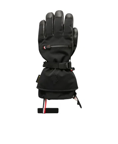 Moncler Padded Buckle-fastened Gloves In Black