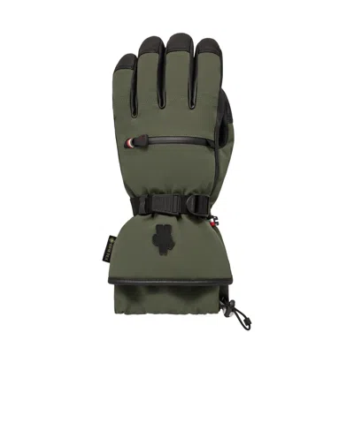Moncler Padded Gloves In Green