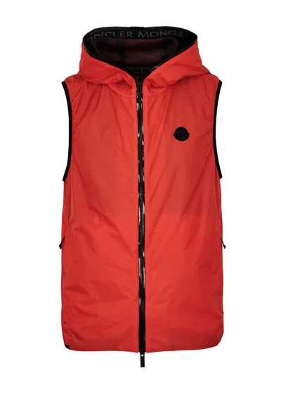 Moncler Pakito Hooded Shell Gilet In Red