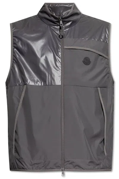Moncler Weste Mit Logo-applikation In Grey