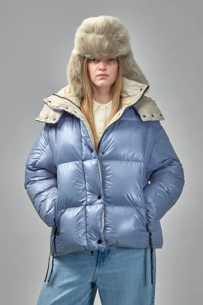 Moncler Parana Hooded Short Down Jacket In Blue