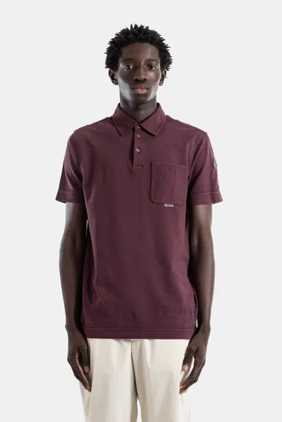 Moncler Polo Coton Piqué Bordeaux Lavé Poche Poitrine Logo Métal In Burgundy