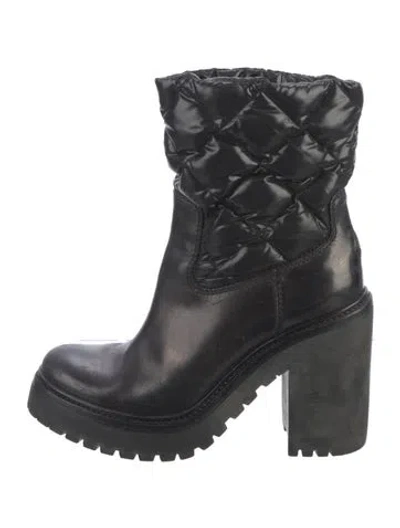 Pre-owned Moncler Quilted Pattern Leather Boots In Black