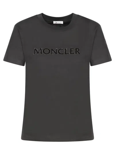 Moncler Relaxed Fit T-shirt With Bold Logo Design In Black