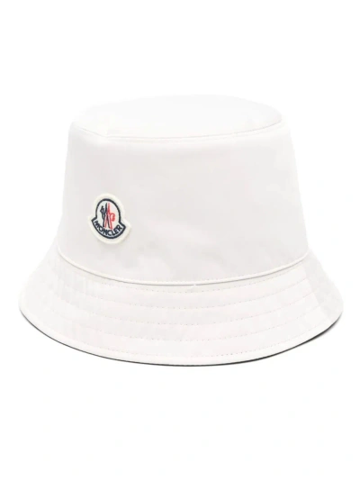 Moncler Reversible Bucket Hat In White