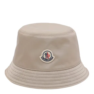 Moncler Reversible Logo Bucket Hat In Neutral