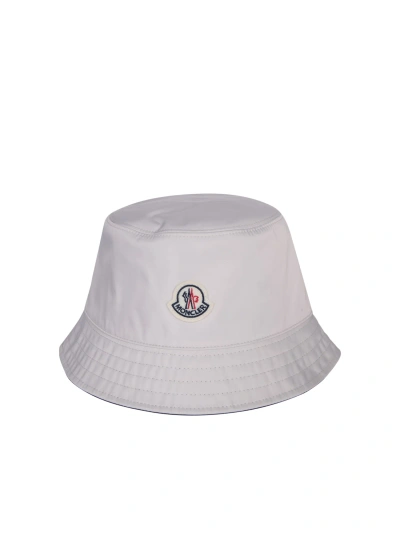 Moncler Reversible Whte Bucket Hat In White