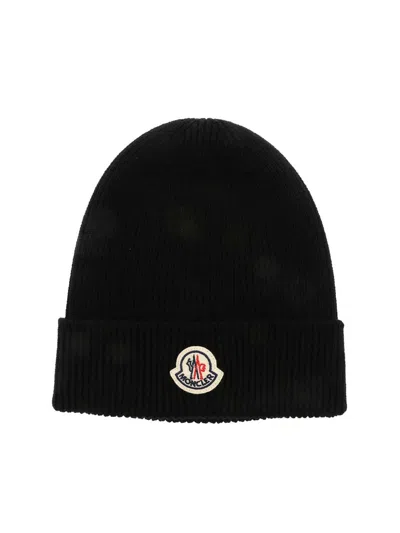 Moncler Ribbed Beanie In Black In Negro