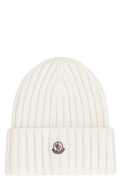 Moncler Ribbed Knit Beanie In Beige