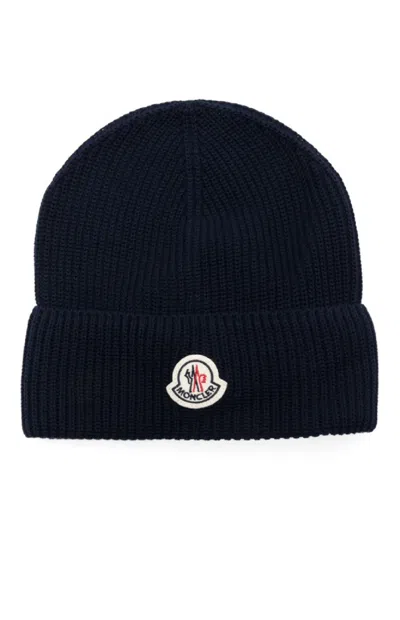 Moncler Ribbed Knit Beanie With Logo Patch In Blue
