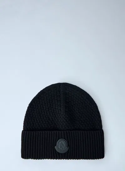 Moncler Ribbed Knit Beanie With Logo Patch In Black