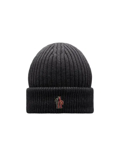 Moncler Ribbed-knit Logo-patch Beanie Hat In Black